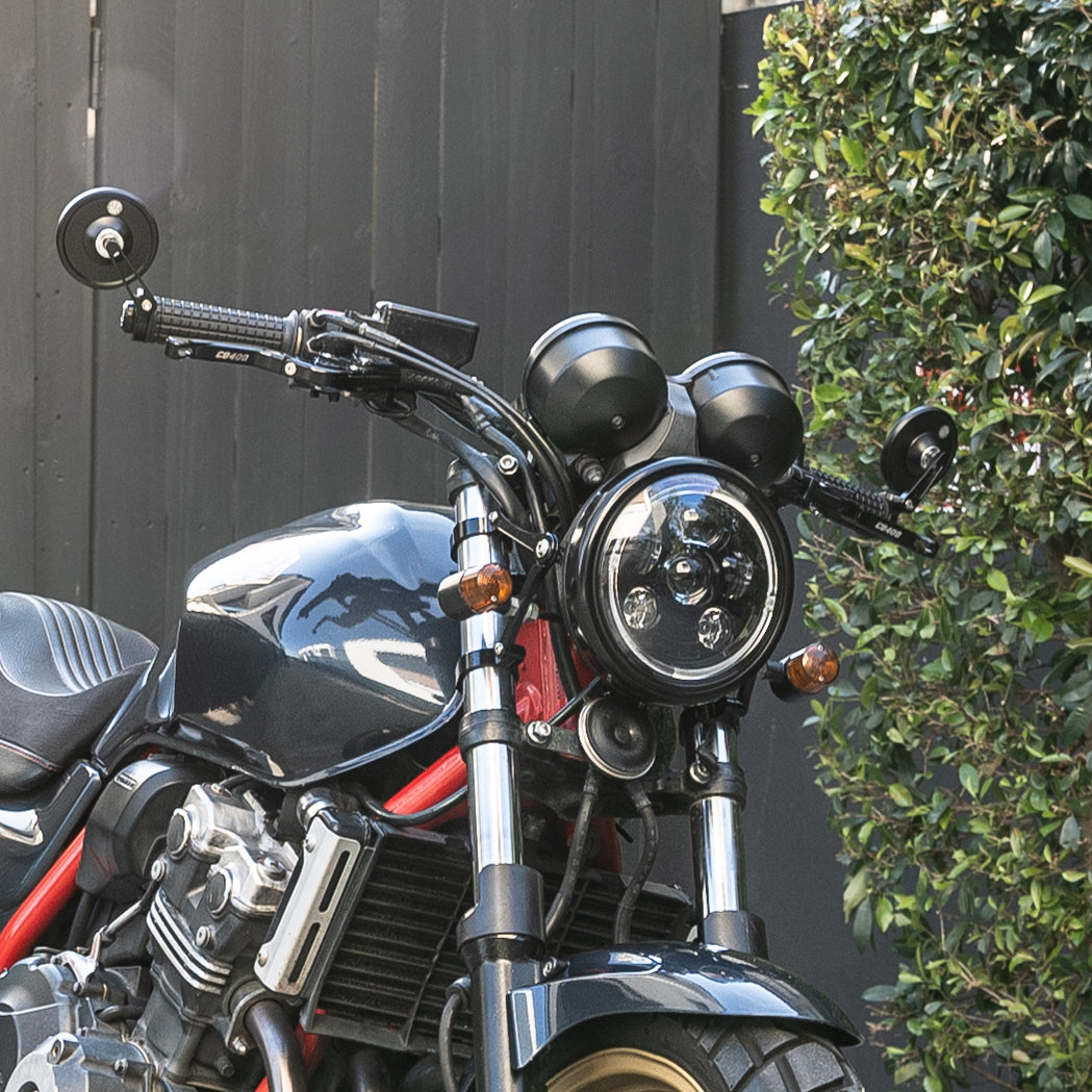 A Honda CB400 with a set of Hindsight bar end mirrors