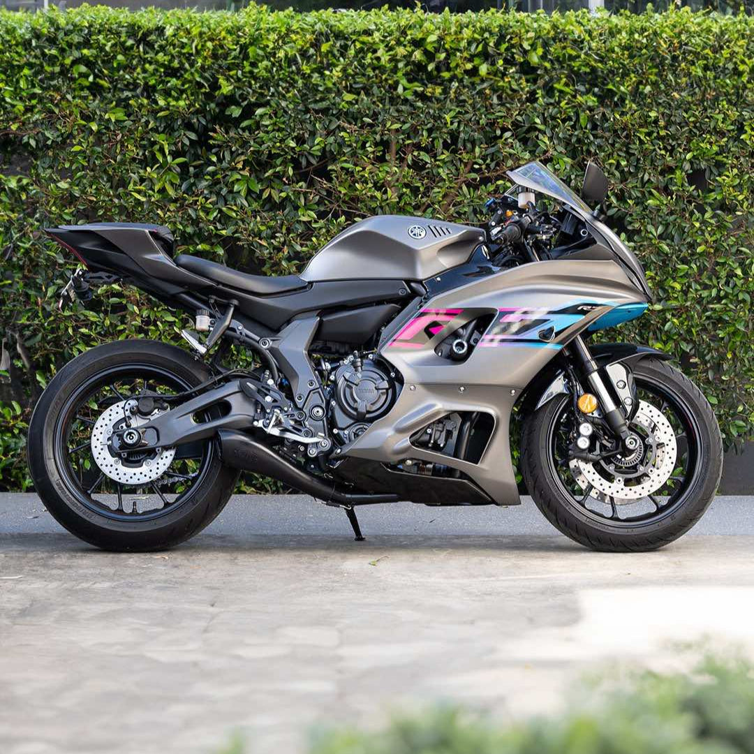 A Yamaha R7 with a black Kelpi Alpha muffler installed