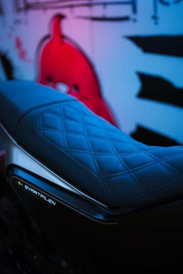 HUSQVARNA SVARTPILEN 401 (2020-2023) COMFORT SEAT TRIM