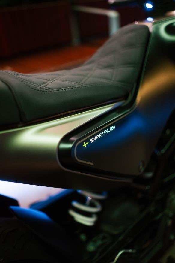 HUSQVARNA SVARTPILEN 401 (2020-2023) COMFORT SEAT TRIM