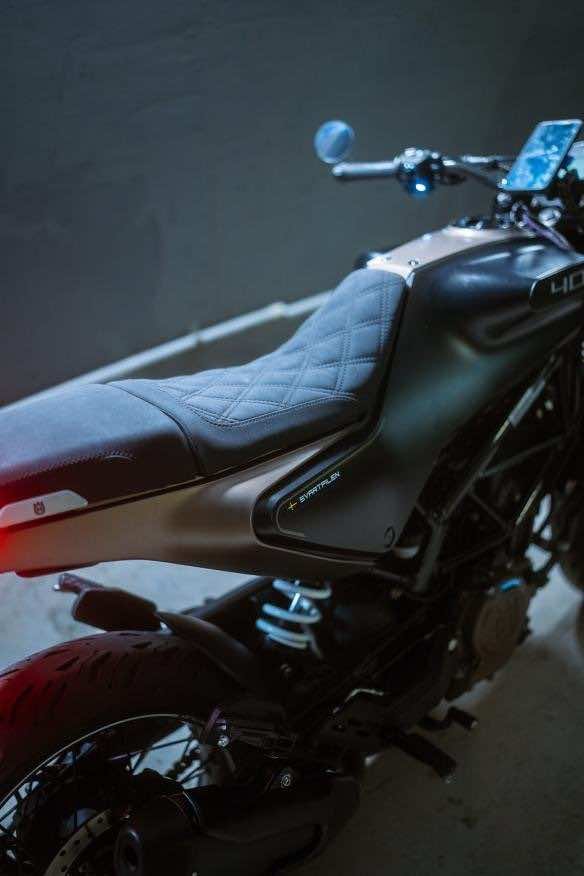 HUSQVARNA SVARTPILEN 401 (2020-2023) COMFORT SEAT TRIM