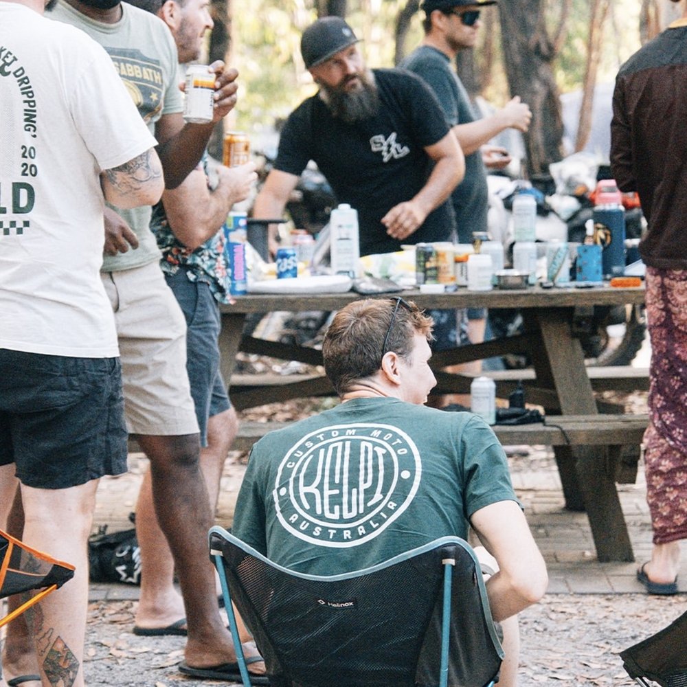 KELPI SIGNATURE TEE