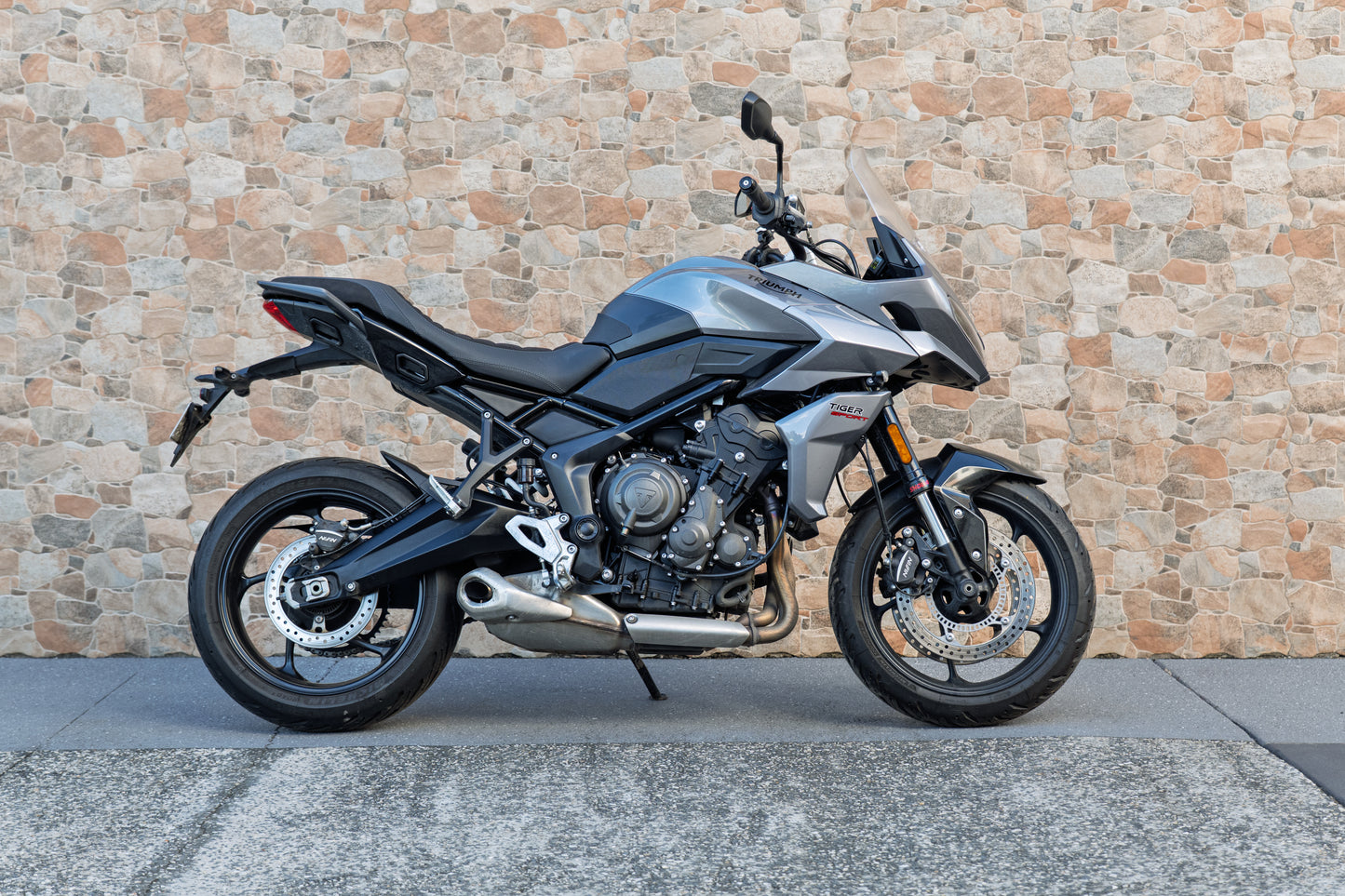 A Triumph Tiger Sport 660 with a Kelpi Custom Moto comfort seat trim