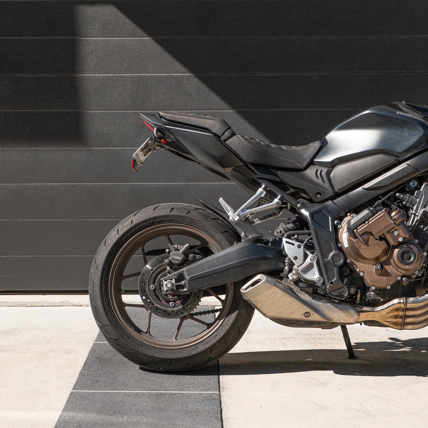 Honda CB650R with a Kelpi Custom Moto seat trim with a matching bronze detail stitch