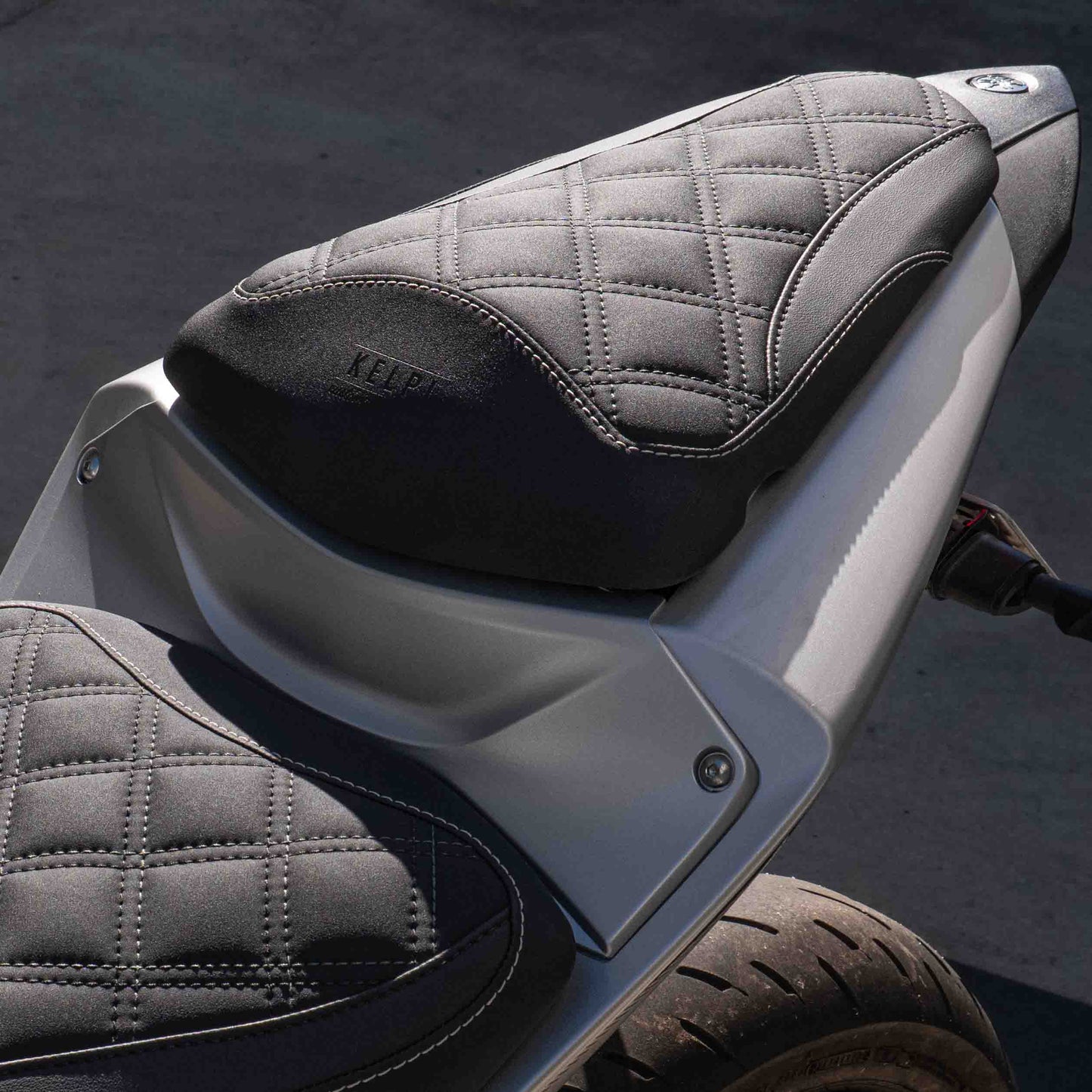 Yamaha R3 with a Kelpi Custom Moto seat trim