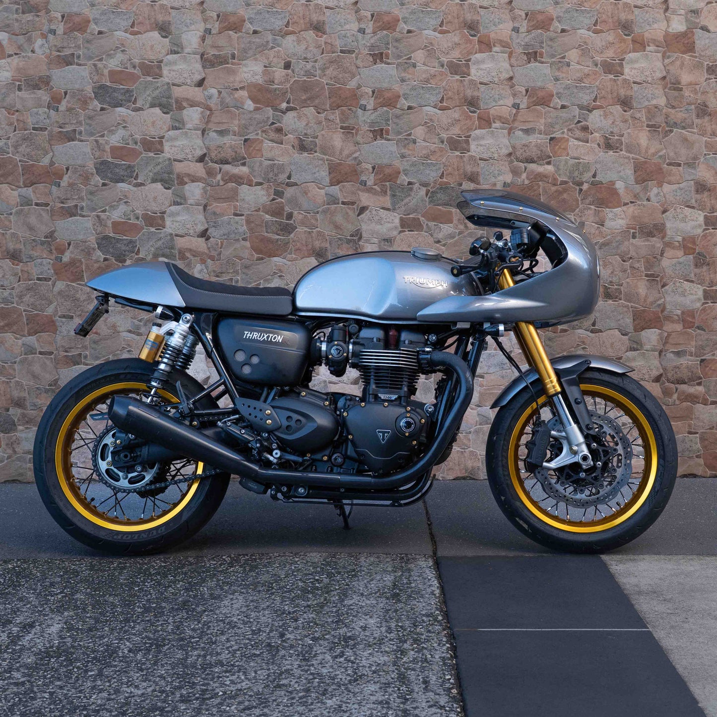 Triumph Thruxton Rs with a Kelpi Custom Moto Seat Trim