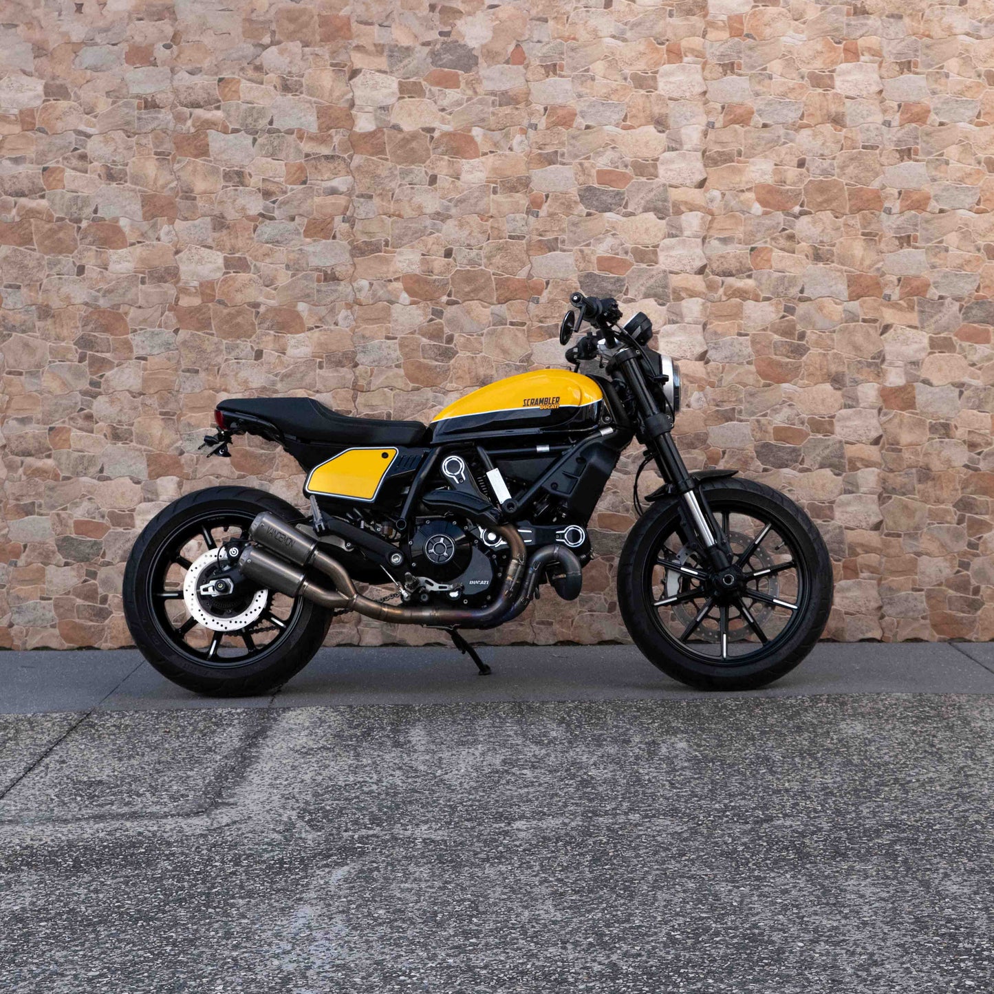 A Ducati Scrambler 800 with Kelpi Custom Moto Tracker 7050 Fatbars and Rounder mirrors
