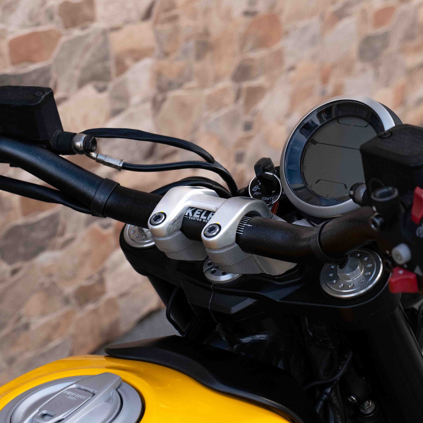 A Ducati Scrambler 800 with Kelpi Custom Moto Tracker 7050 Fatbars