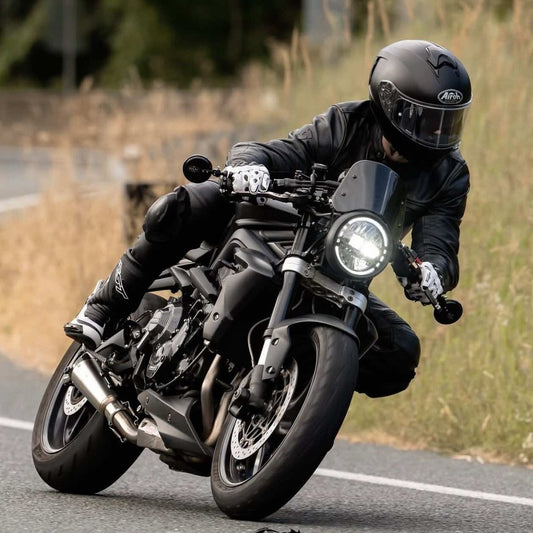 A man riding a Triumph Street Triple 675 with a set of Splitter bar end mirrors fitted