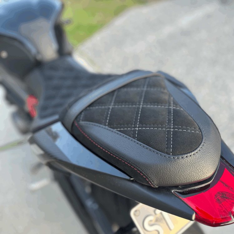 TRIUMPH STREET TRIPLE 765/660 (2017-2022) COMFORT SEAT TRIM