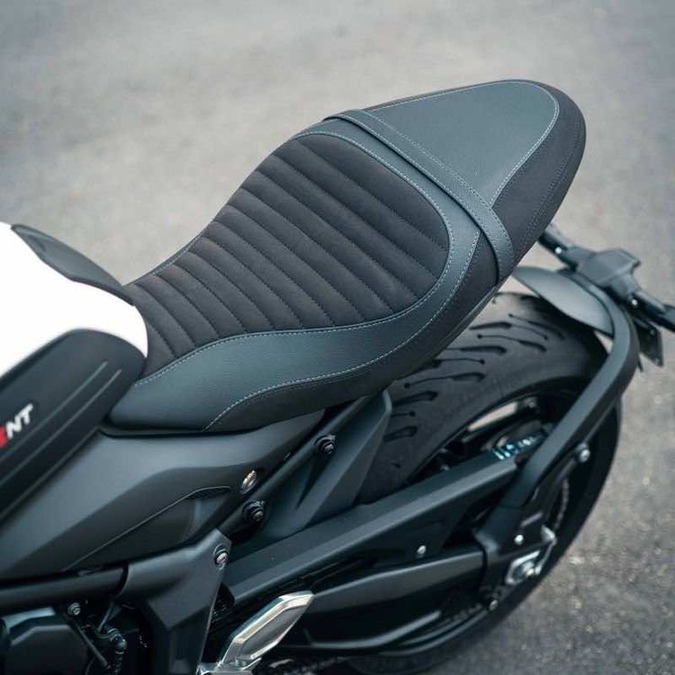 TRIUMPH TRIDENT 660 (2021+) CUSTOM SEAT TRIM