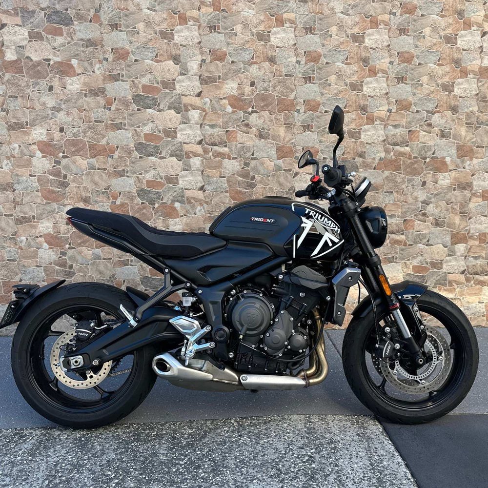TRIUMPH TRIDENT 660 (2021+) CUSTOM SEAT TRIM