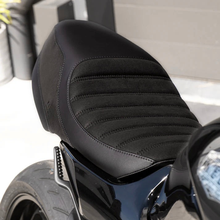 XSR900 2025 シート Yamaha XSR900 (2025+) Comfort Seat Trim | Kelpi Custom Moto