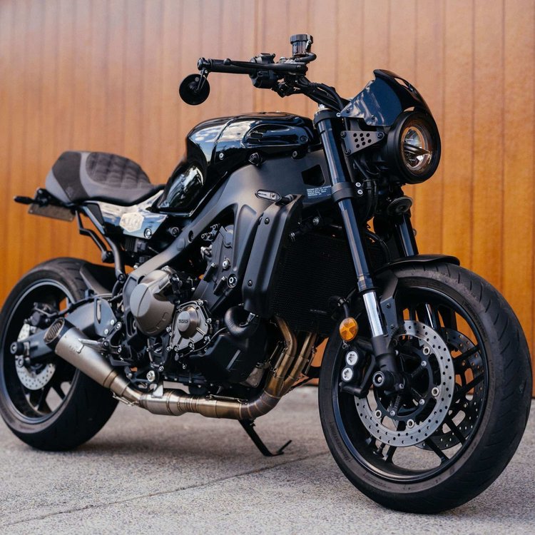 A Kelpi Custom Moto XSR900 with a set of Hindsight bar end mirrors, as well a Blackout seat trim and a full exhaust system and Flanker muffler