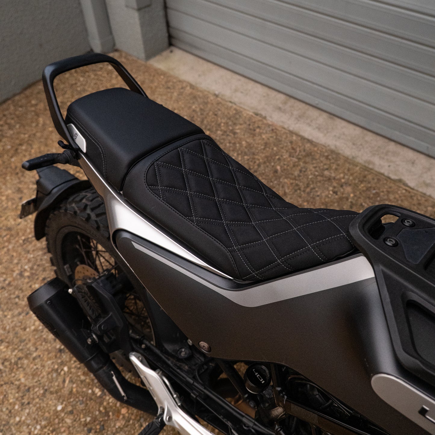 HUSQVARNA SVARTPILEN 401 (2020-2023) COMFORT SEAT TRIM