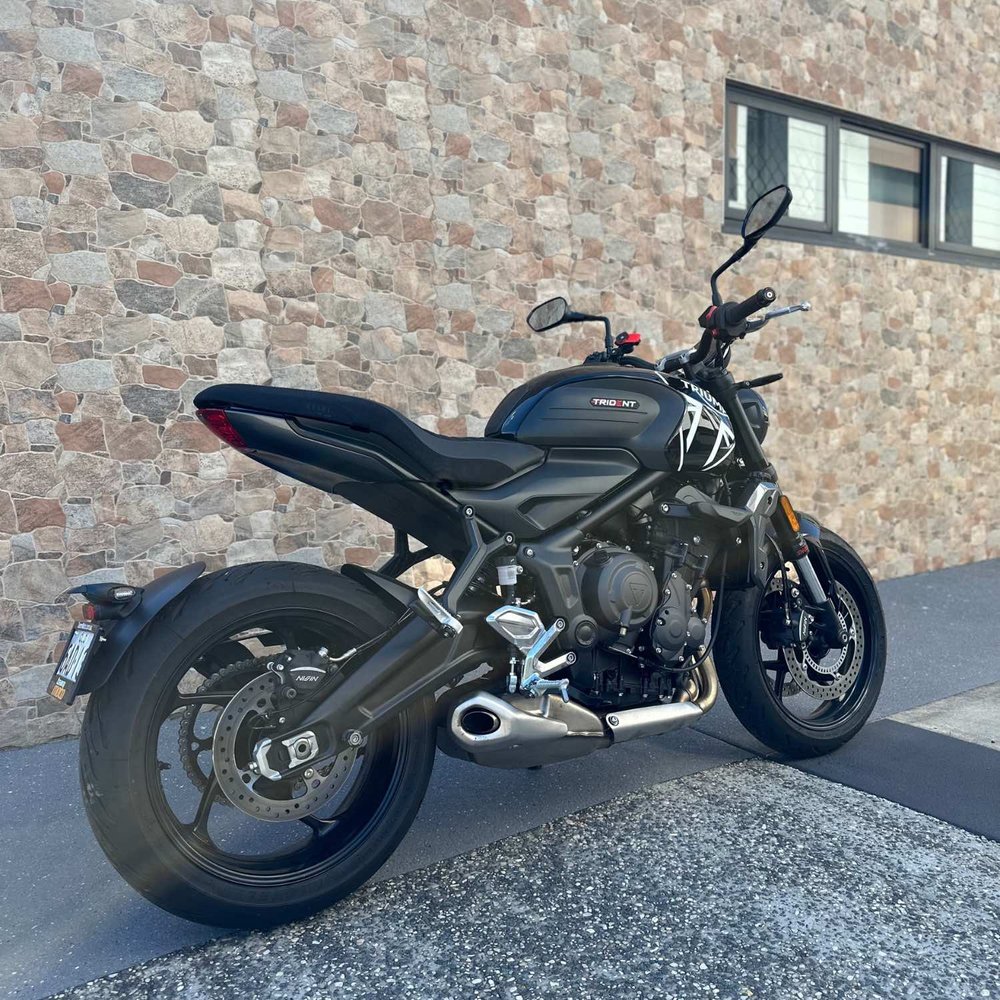 TRIUMPH TRIDENT 660 (2021+) CUSTOM SEAT TRIM