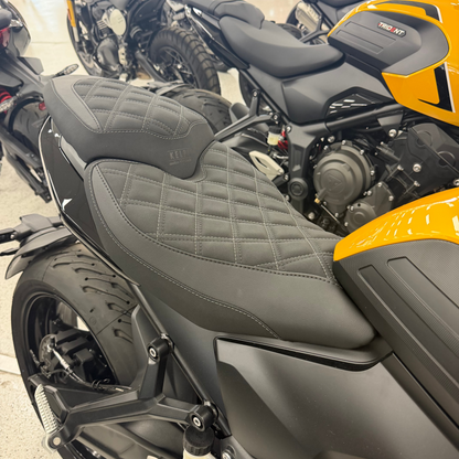 TRIUMPH TRIDENT 660 (2026+) CUSTOM SEAT TRIM