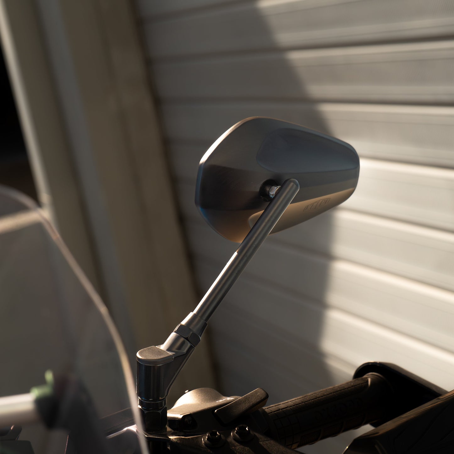 THROWBACK OEM-MOUNT MIRRORS (UNIVERSAL FIT)