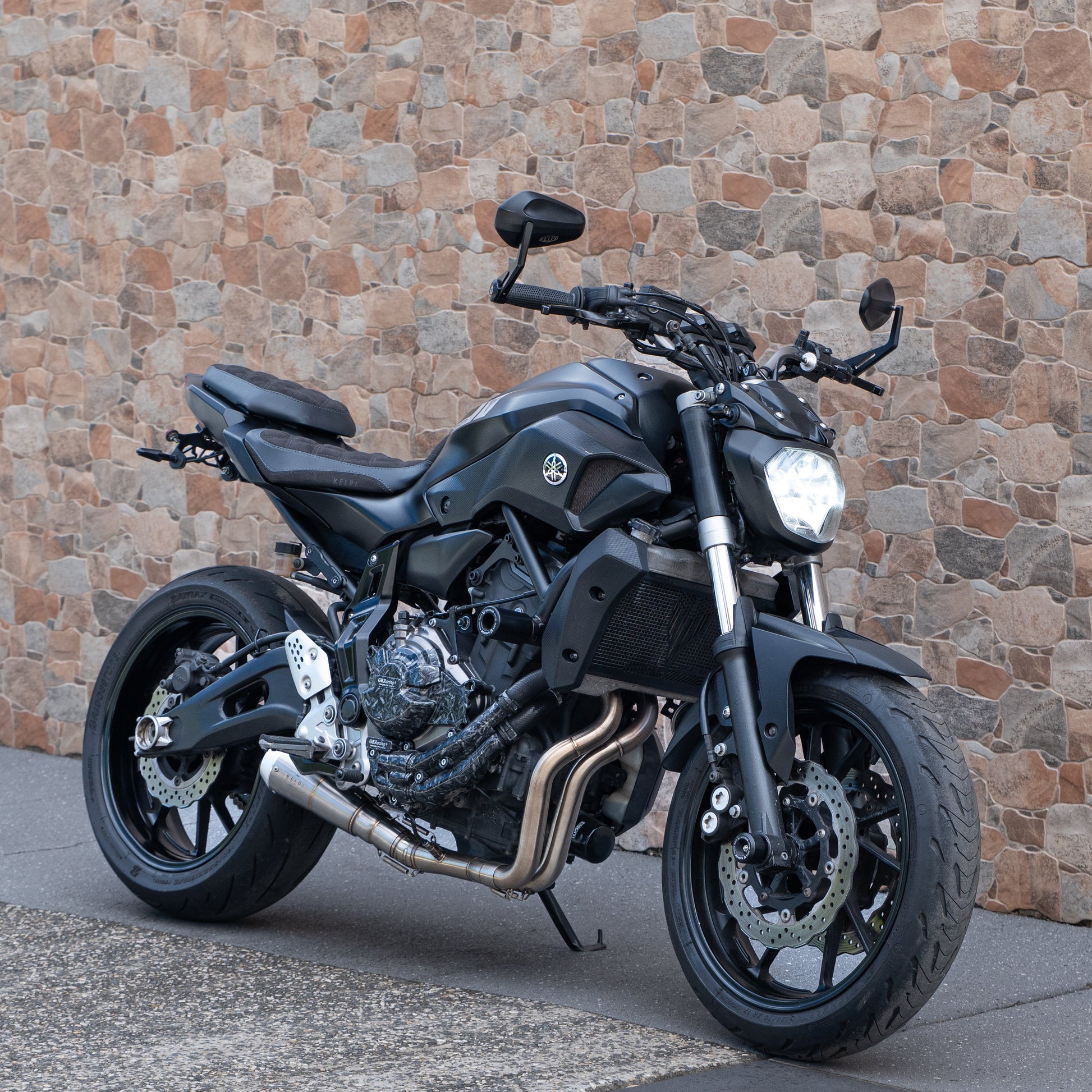 Yamaha MT07 with a set of Kelpi Throwback Mirrors