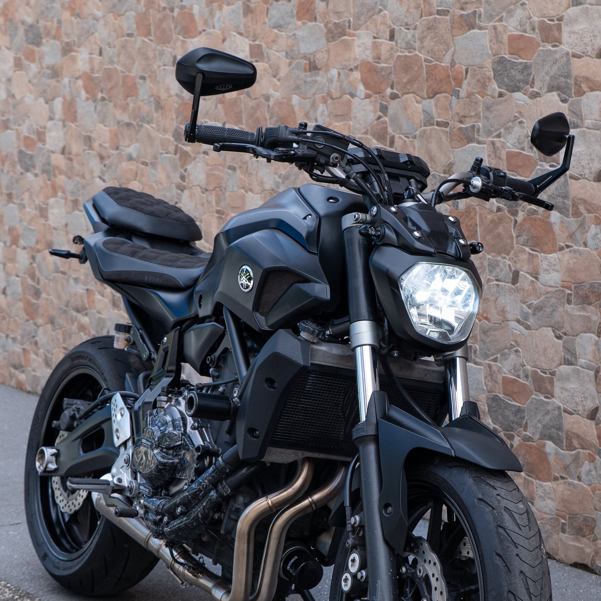 Yamaha MT07 with a set of Kelpi Throwback Mirrors