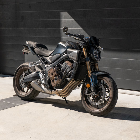 Honda CB650R with a Kelpi Custom Moto seat trim with a matching bronze detail stitch and Hindsight mirrors