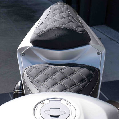 Yamaha R3 with a Kelpi Custom Moto seat trim