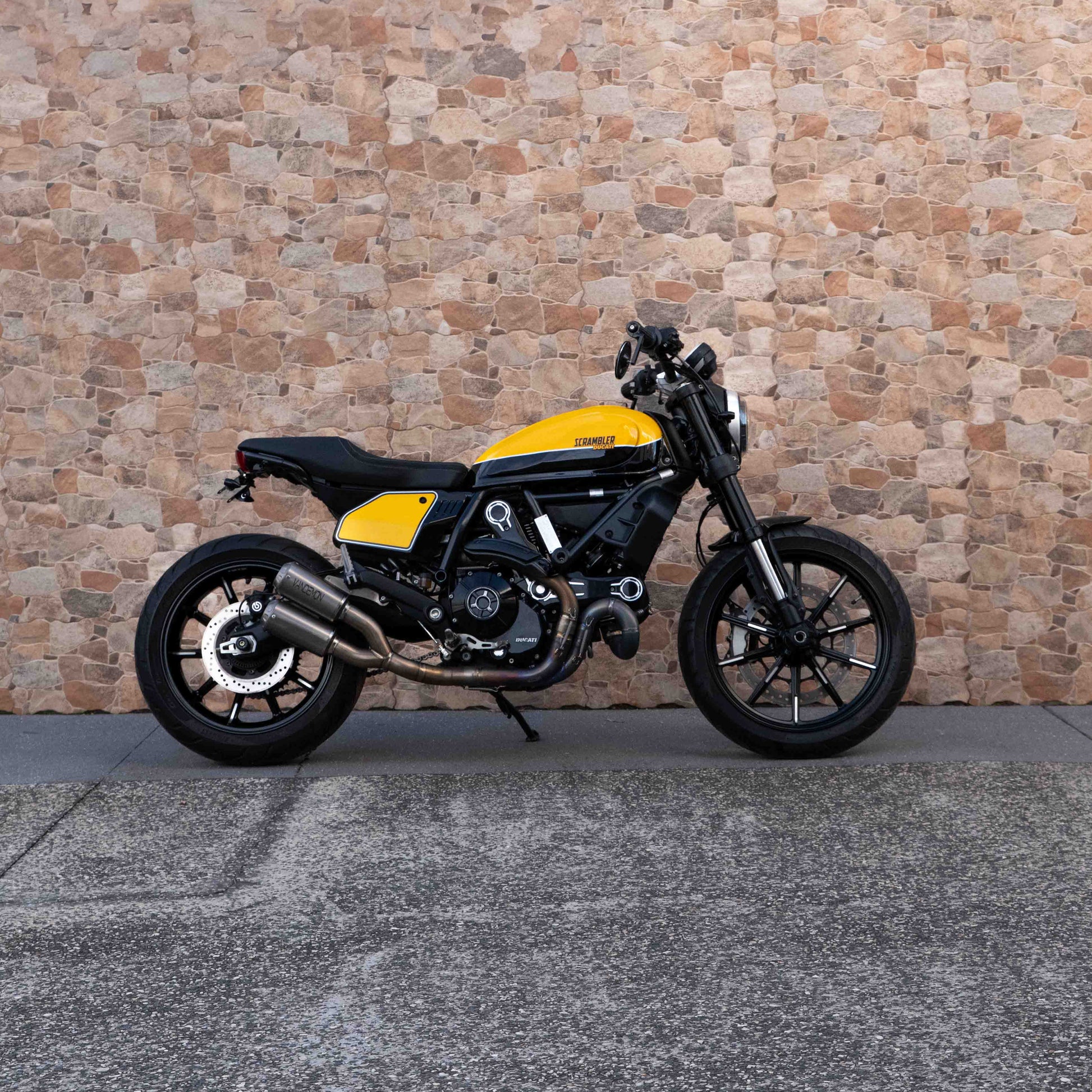A Ducati Scrambler 800 with Kelpi Custom Moto Tracker 7050 Fatbars and Rounder mirrors